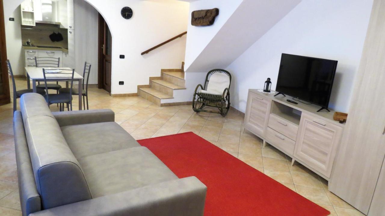 Apartamento Lo Gnomo Sotto Al Glicine Châtillon Exterior foto