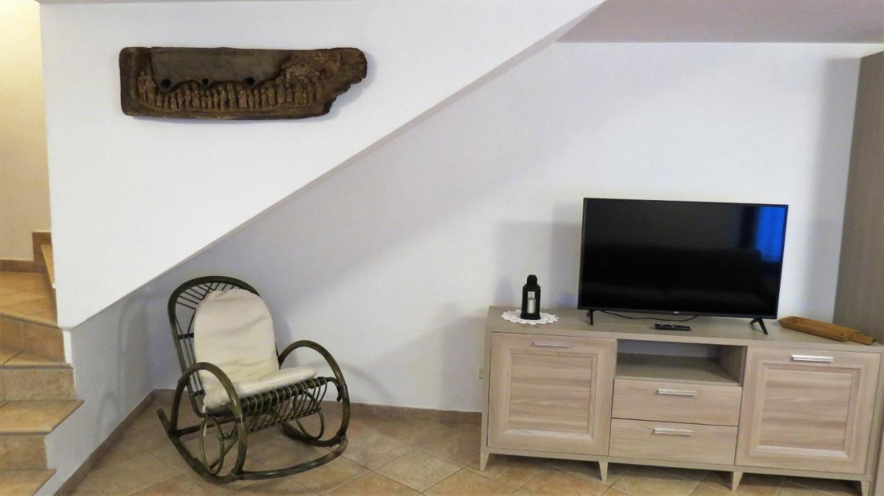 Apartamento Lo Gnomo Sotto Al Glicine Châtillon Exterior foto